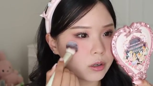 @j.uuuuudy reviewing Flower Knows Midsummer Fairytales Velvet Embossed Blush at 19:06 in a YouTube Shorts video