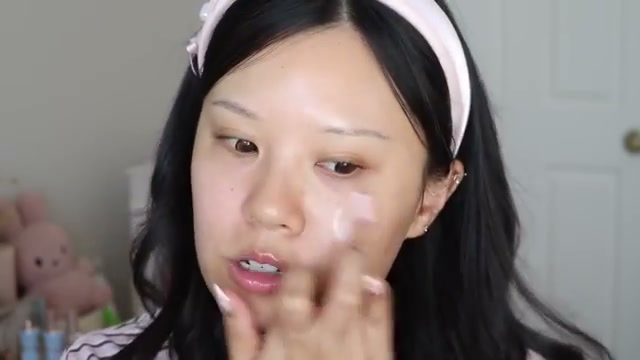 @j.uuuuudy reviewing Flower Knows Shell's Jewel Radiance Primer at 01:14 in a YouTube Shorts video