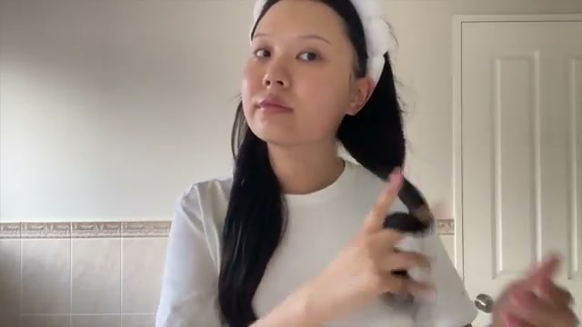 j.uuuuudy mentioning Mise En Scene Perfect Serum Original at 22:21 in their YouTube video