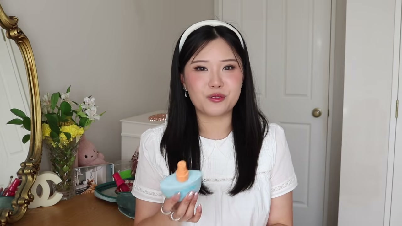 @j.uuuuudy reviewing Sundae White Tee Body Mist at 14:56 in a YouTube Shorts video