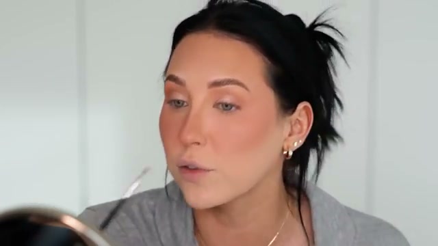 @jaclynhill1 reviewing Huda Beauty Luminous Pressed Powder at 18:31 in a YouTube Shorts video