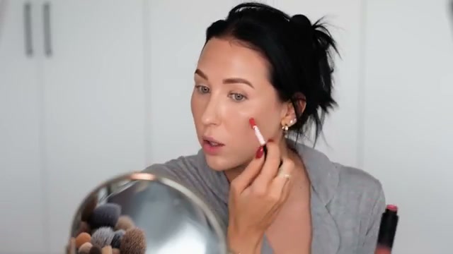 @jaclynhill1 reviewing Lunar Beauty Liquid Blush at 09:09 in a YouTube Shorts video