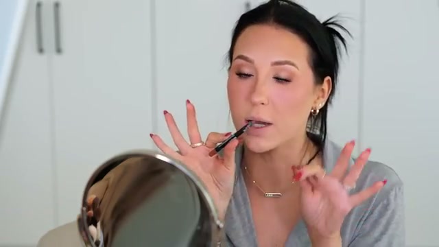 @jaclynhill1 reviewing MAKE UP FOR EVER Lip Liner at 26:47 in a YouTube Shorts video