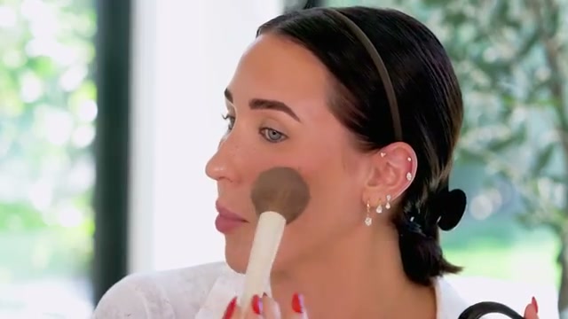 jaclynhill1 mentioning SUNGBOON EDITOR Slip Tint Undetectable Baked Powder at 13:47 in their YouTube video