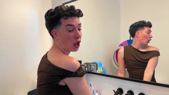 @jamescharles reviewing Bum Fuzz Green Tea Makeup Sponge at 04:02 in a YouTube Shorts video