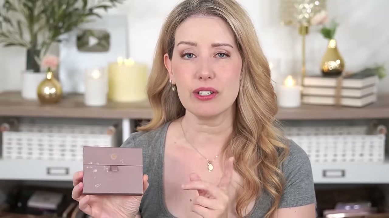 @jenphelps reviewing Viseart Paris Reveries Palette at 06:40 in a YouTube Shorts video