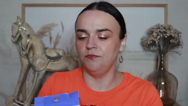 @jessicadeerly reviewing Billie Five-Blade Razor Refills at 15:53 in a YouTube Shorts video