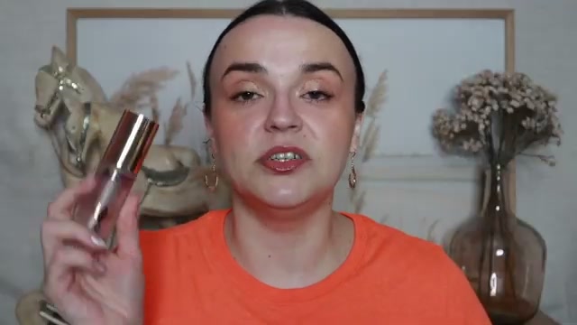 @jessicadeerly reviewing Charlotte Tilbury Airbrush Flawless Setting Spray at 27:19 in a YouTube Shorts video