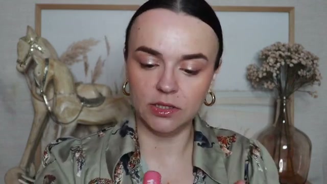 @jessicadeerly reviewing CoverGirl Clean Fresh Yummy Gloss at 21:06 in a YouTube Shorts video
