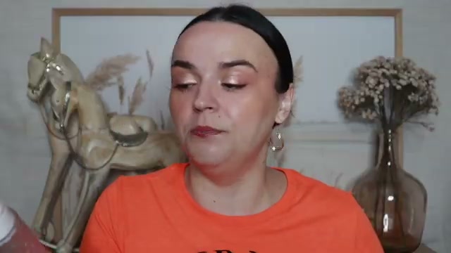 @jessicadeerly reviewing eos Shea Butter 24-Hour Moisture Body Lotion at 17:52 in a YouTube Shorts video