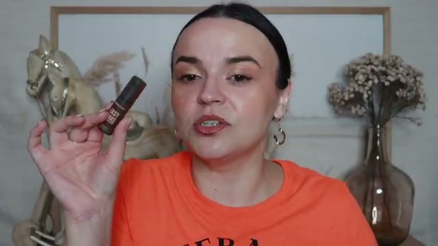 @jessicadeerly reviewing Huda Beauty Easy Bake Setting Spray at 34:47 in a YouTube Shorts video