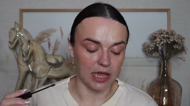 @jessicadeerly reviewing Iris & Romeo Brow Up Thickening Brow Balm at 16:40 in a YouTube Shorts video