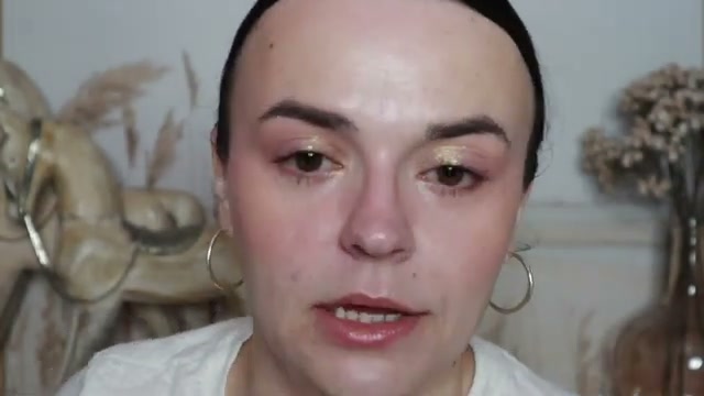 @jessicadeerly reviewing L.A. Girl Perfect Precision Lip Liner at 22:10 in a YouTube Shorts video