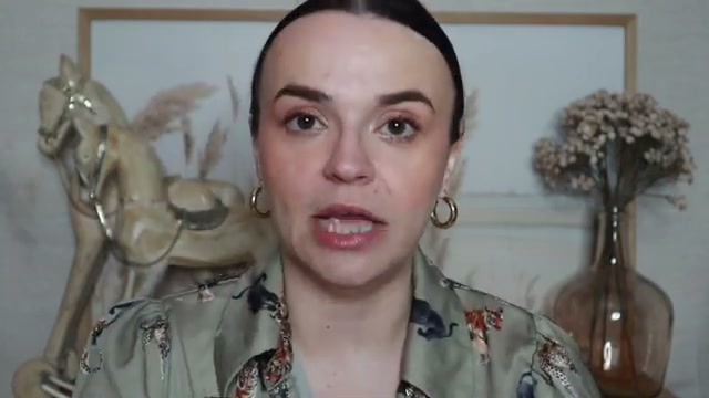 @jessicadeerly reviewing m.ph by Mary Phillips The Overliner Lip Pencil at 25:36 in a YouTube Shorts video