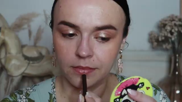 @jessicadeerly reviewing m.ph by Mary Phillips The Overliner Lip Pencil at 26:52 in a YouTube Shorts video