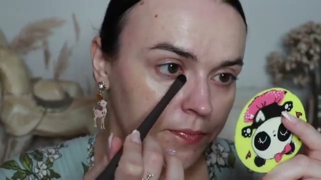 @jessicadeerly reviewing m.ph by Mary Phillips Underpainting Face Palette at 08:26 in a YouTube Shorts video