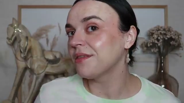 @jessicadeerly reviewing MAKEUP BY MARIO Jelly Jar Lip and Cheek Balm at 22:29 in a YouTube Shorts video