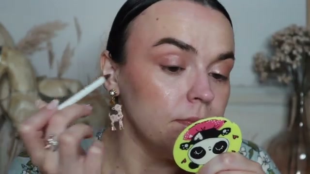 @jessicadeerly reviewing MAKEUP BY MARIO Master Pigment Pro Pencil at 23:40 in a YouTube Shorts video
