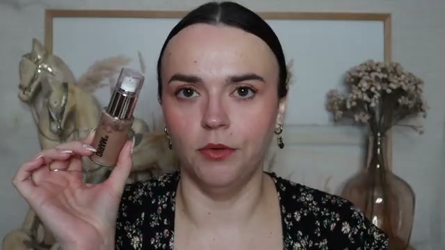 @jessicadeerly reviewing MAKEUP BY MARIO Softsculpt Bronzing & Shaping Serum at 31:58 in a YouTube Shorts video
