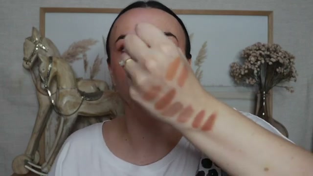 @jessicadeerly reviewing MAKEUP BY MARIO SoftSculpt Transforming Skin Enhancer at 17:42 in a YouTube Shorts video