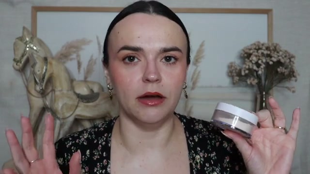 @jessicadeerly reviewing MAKEUP BY MARIO SurrealSkin Soft Blur Setting Powder at 27:32 in a YouTube Shorts video