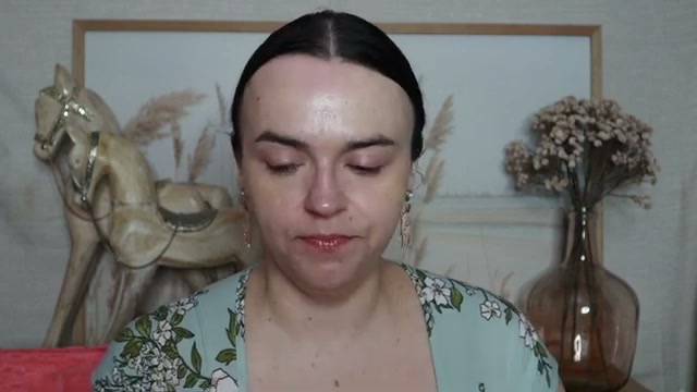 @jessicadeerly reviewing MAKEUP BY MARIO Travel Brush Kit at 09:32 in a YouTube Shorts video