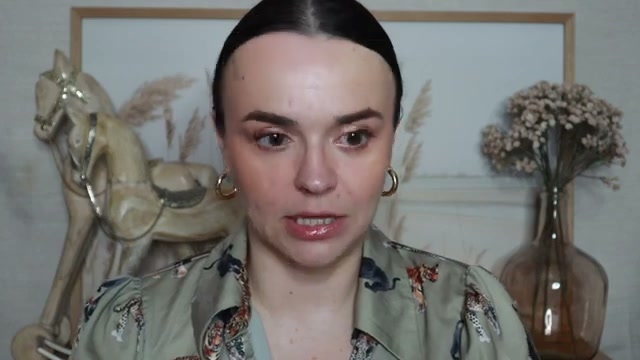 @jessicadeerly reviewing Merit Signature Lip Sheer Lipliner at 23:42 in a YouTube Shorts video