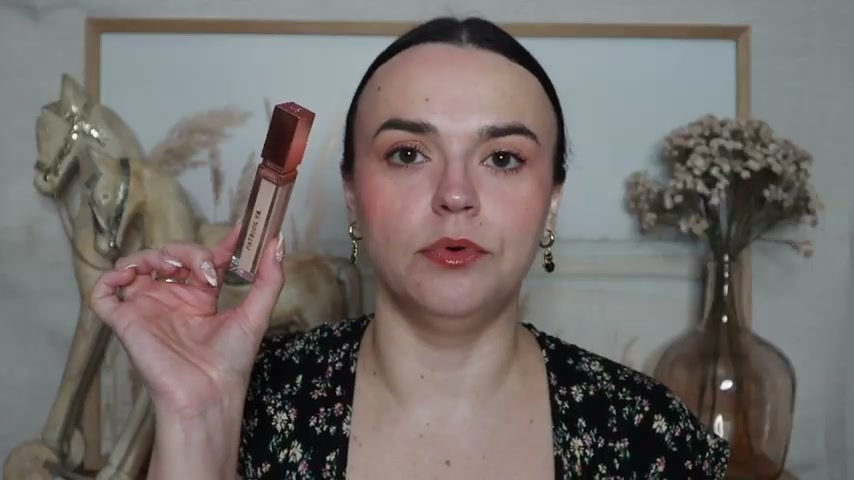 @jessicadeerly reviewing Patrick Ta Major Skin Soft Blur Brightening Concealer at 21:53 in a YouTube Shorts video
