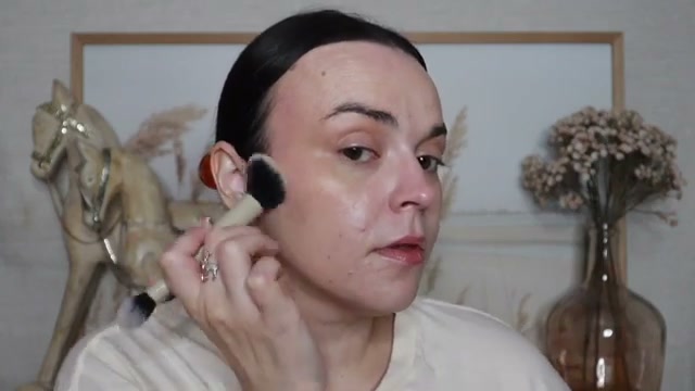 @jessicadeerly reviewing Summer Fridays Bronzer Butter Balm at 10:15 in a YouTube Shorts video