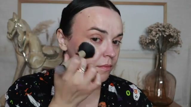 @jessicadeerly reviewing Summer Fridays Bronzer Butter Balm at 18:58 in a YouTube Shorts video