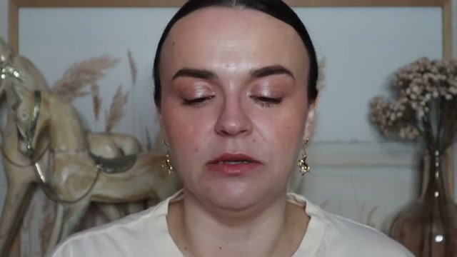 @jessicadeerly reviewing Summer Fridays Lip Butter Balm at 25:53 in a YouTube Shorts video