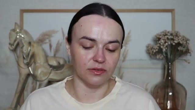 @jessicadeerly reviewing Summer Fridays Sunlit Vanilla Fragrance at 03:03 in a YouTube Shorts video