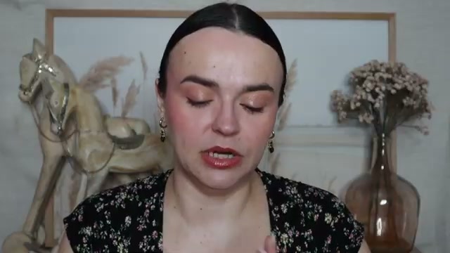 @jessicadeerly reviewing Tower 28 Beauty Getset Pressed Powder at 25:07 in a YouTube Shorts video