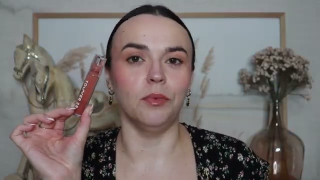 @jessicadeerly reviewing Tower 28 Beauty Shineon Lip Jelly at 52:23 in a YouTube Shorts video