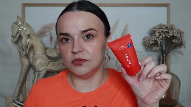 @jessicadeerly reviewing Tower 28 Beauty SOS Daily Barrier Recovery Cream at 09:27 in a YouTube Shorts video