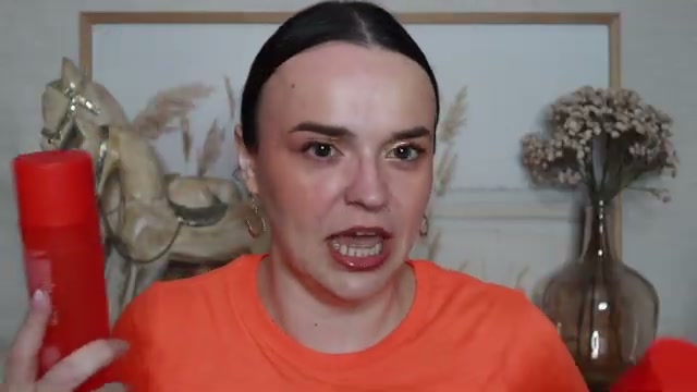@jessicadeerly reviewing Tree Hut Body Butter at 09:59 in a YouTube Shorts video