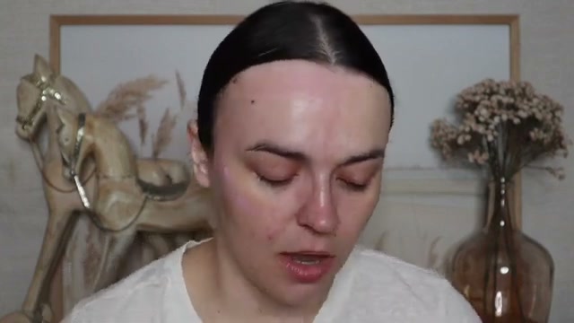 @jessicadeerly reviewing Versed Face Diffuser Multi-Tasking Brush at 01:40 in a YouTube Shorts video
