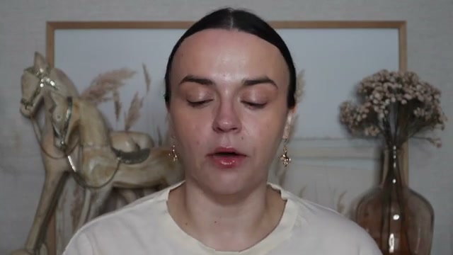 @jessicadeerly reviewing Versed Face Perfector Complexion Brush at 12:09 in a YouTube Shorts video