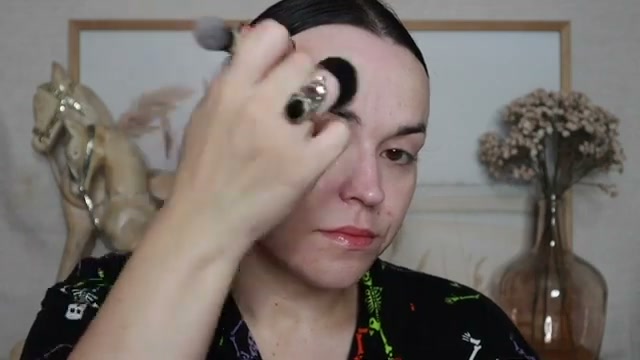 @jessicadeerly reviewing Westman Atelier Face Trace Contour Stick at 09:21 in a YouTube Shorts video