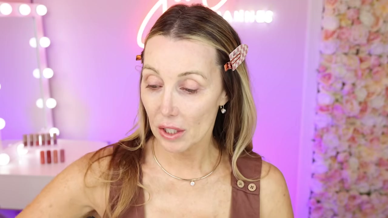 @jodimannes reviewing BK Beauty A507 Brush at 03:30 in a YouTube Shorts video