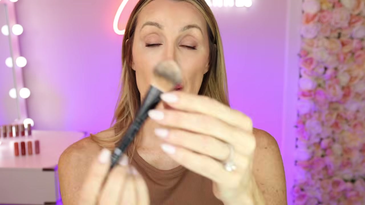 @jodimannes reviewing BK Beauty Nikki Larose N17 Brush at 07:48 in a YouTube Shorts video