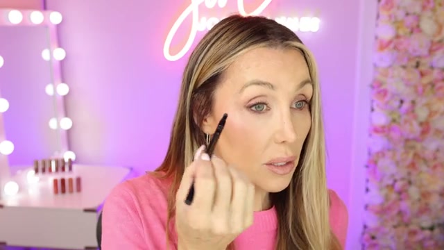 @jodimannes reviewing Victoria Beckham Beauty Satin Kajal Eyeliner at 03:33 in a YouTube Shorts video