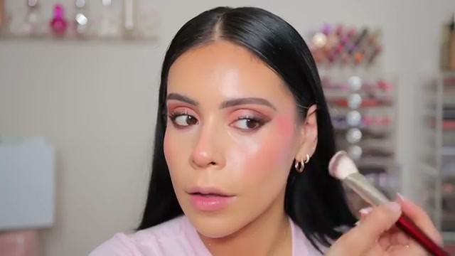 @juicyjas reviewing Amora Glow Niacinamide Blush at 13:00 in a YouTube Shorts video