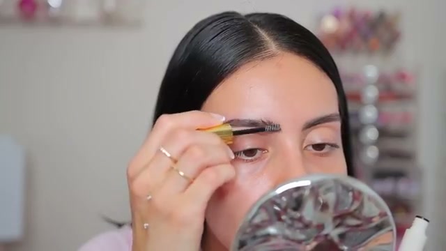 @juicyjas reviewing Amora Brow & Lash Gel at 02:13 in a YouTube Shorts video