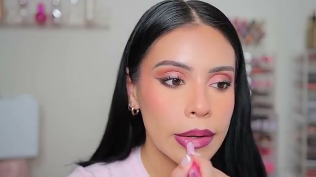 @juicyjas reviewing Amora Plumping Lip Glaze at 16:38 in a YouTube Shorts video