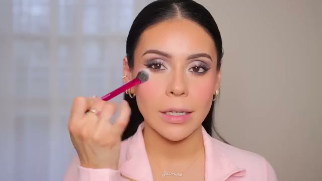 @juicyjas reviewing bareMinerals Well Rested Under Eye Brightener at 29:49 in a YouTube Shorts video