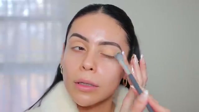 @juicyjas reviewing Be Pure Essentially Ageless Powder at 00:52 in a YouTube Shorts video