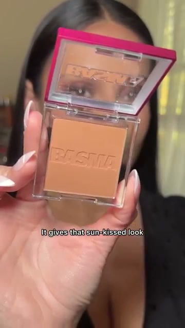 @juicyjas reviewing Bosma Beauty Bronzer at 00:47 in a YouTube Shorts video