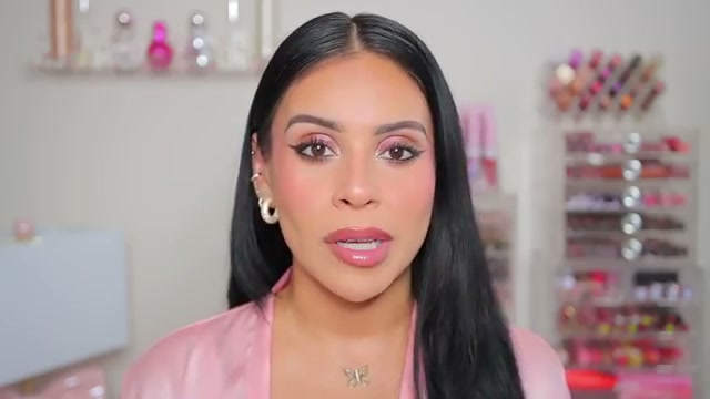 @juicyjas reviewing Catrice Bright & Blur Setting Powder at 27:57 in a YouTube Shorts video