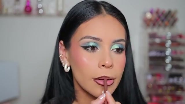 @juicyjas reviewing Catrice Gel Glide Lip Liner at 14:46 in a YouTube Shorts video
